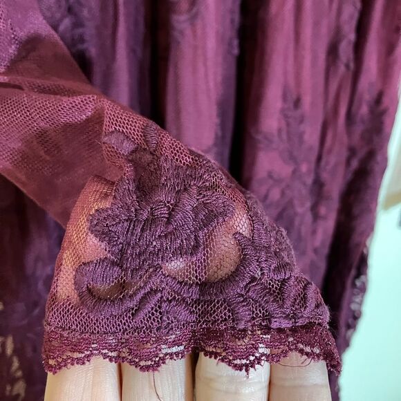 Forever 21 lace dress, excellent condition, size small - Picture 6 of 6